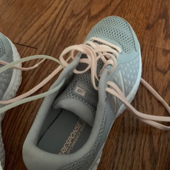 Brand new and never worn New Balance Response 1.0 sneakers wide - Picture 3 of 4